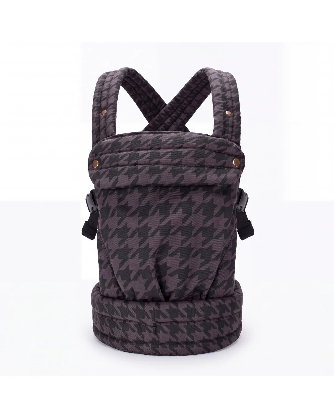 The Philipa Carrier in Onyx — black houndstooth with gold hardware