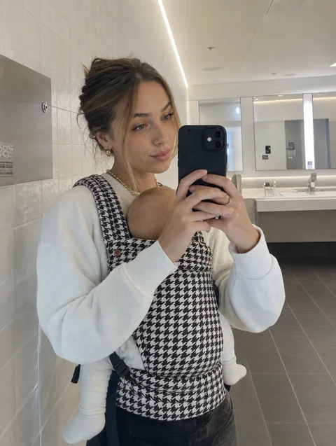 Customer wearing the Maison Philipa carrier