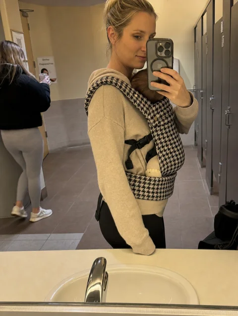 Customer wearing the Maison Philipa carrier